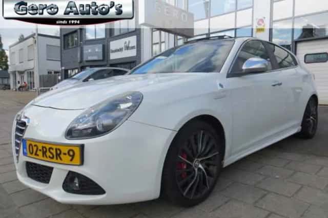 Alfa Romeo Giulietta (2011) thumbnail 1