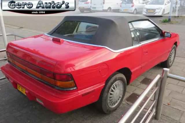 Chrysler LeBaron (1995) thumbnail 4