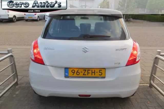 Suzuki Swift (2012) thumbnail 3
