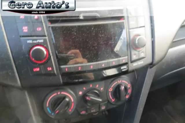 Suzuki Swift (2012) thumbnail 4