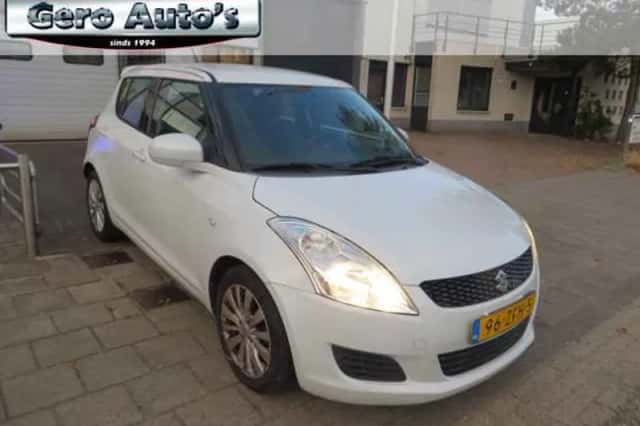 Suzuki Swift (2012) thumbnail 5