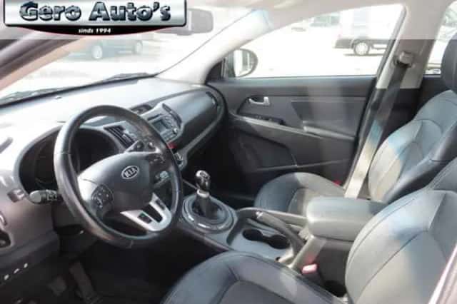 Kia Sportage (2011) thumbnail 2