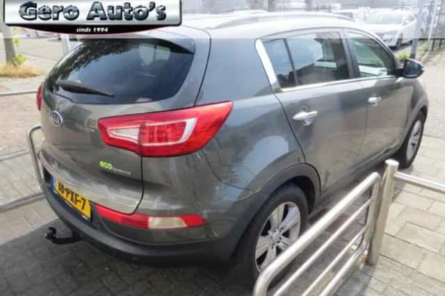 Kia Sportage (2011) thumbnail 3