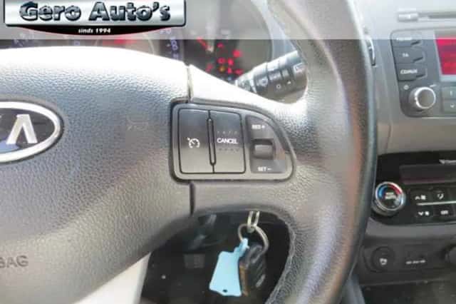 Kia Sportage (2011) thumbnail 6
