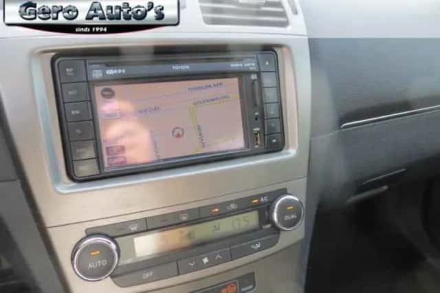 Toyota Avensis (2011) thumbnail 4