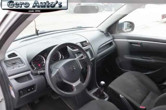 Suzuki Swift (2014) thumbnail 2
