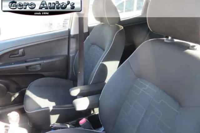 Kia Venga (2014) thumbnail 2