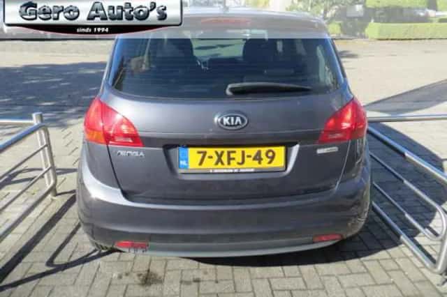 Kia Venga (2014) thumbnail 3