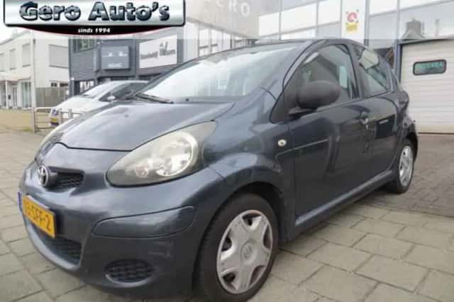 Toyota Aygo (2011) thumbnail 1