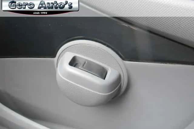 Toyota Aygo (2011) thumbnail 4