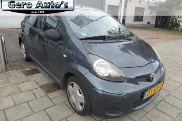 Toyota Aygo (2011) thumbnail 6