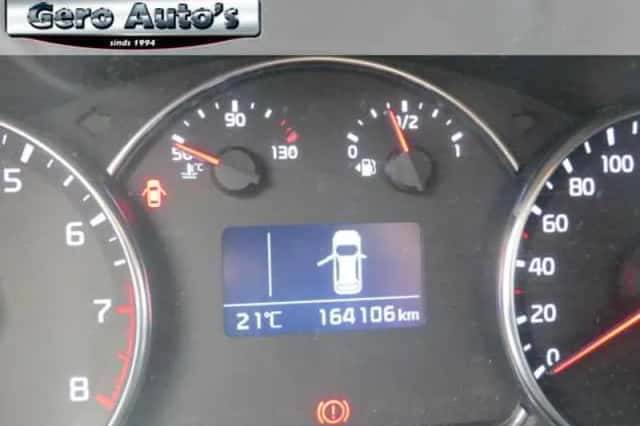 Kia Carens (2014) thumbnail 4