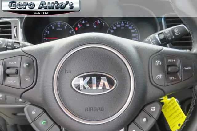 Kia Carens (2014) thumbnail 6