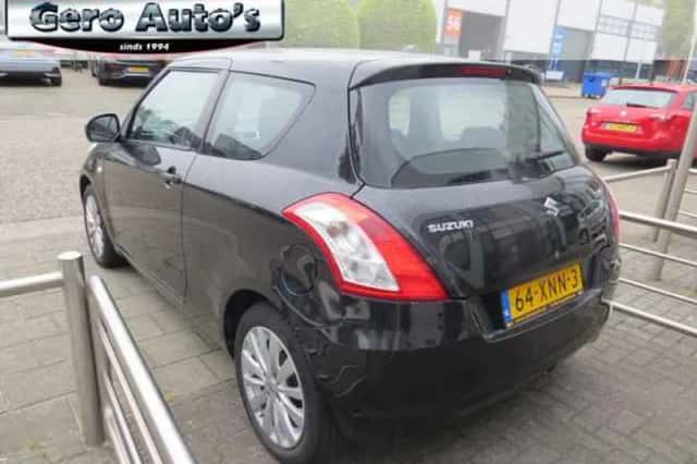 Suzuki Swift (2012) thumbnail 3