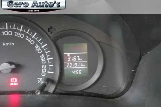 Suzuki Swift (2012) thumbnail 4