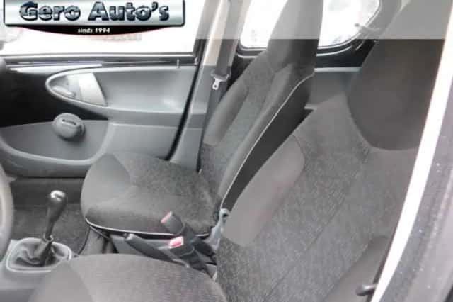 Peugeot 107 (2010) thumbnail 2