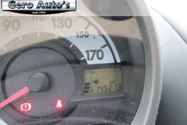 Peugeot 107 (2010) thumbnail 4