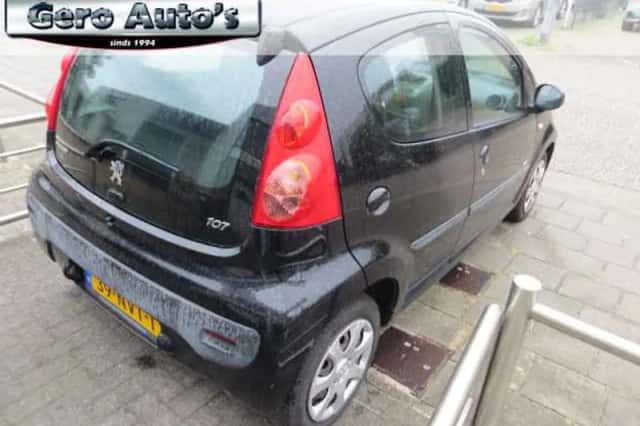 Peugeot 107 (2010) thumbnail 5