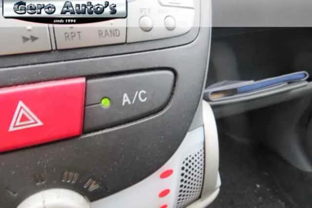 Peugeot 107 (2010) thumbnail 6
