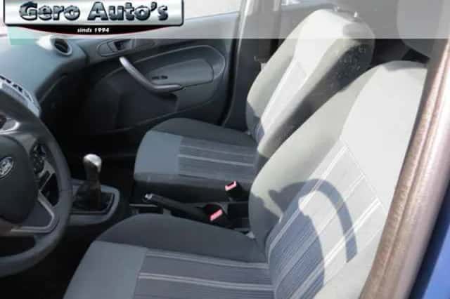 Ford Fiesta (2009) thumbnail 2