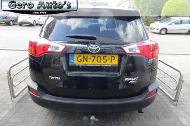 Toyota RAV4 (2015) thumbnail 4