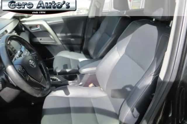 Toyota RAV4 (2015) thumbnail 5