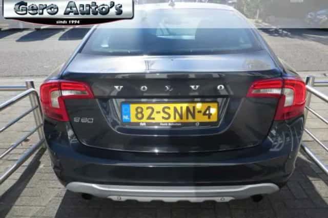 Volvo S60 (2011) thumbnail 3