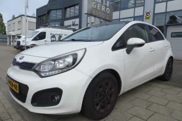 Kia Rio (2014) thumbnail 1