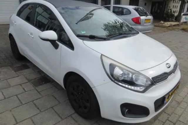Kia Rio (2014) thumbnail 5
