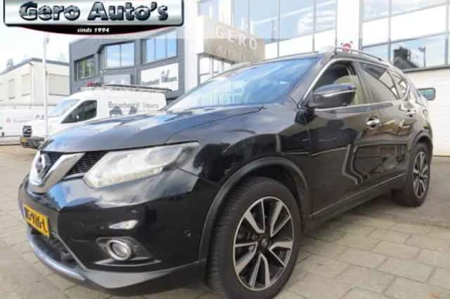 Nissan X-Trail (2015) thumbnail 1