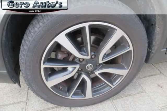 Nissan X-Trail (2015) thumbnail 2
