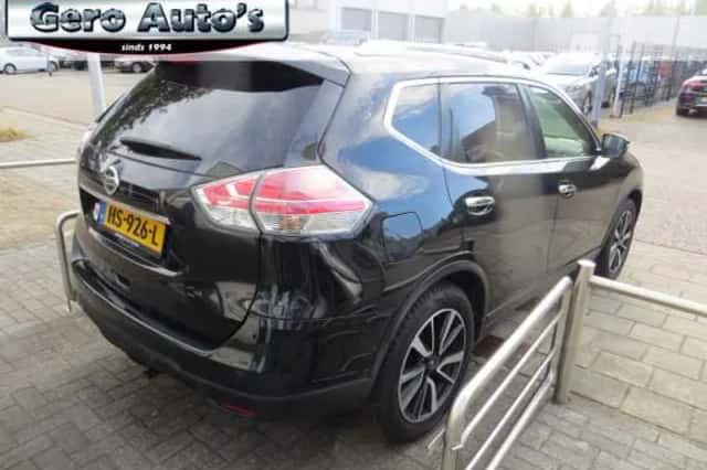Nissan X-Trail (2015) thumbnail 3