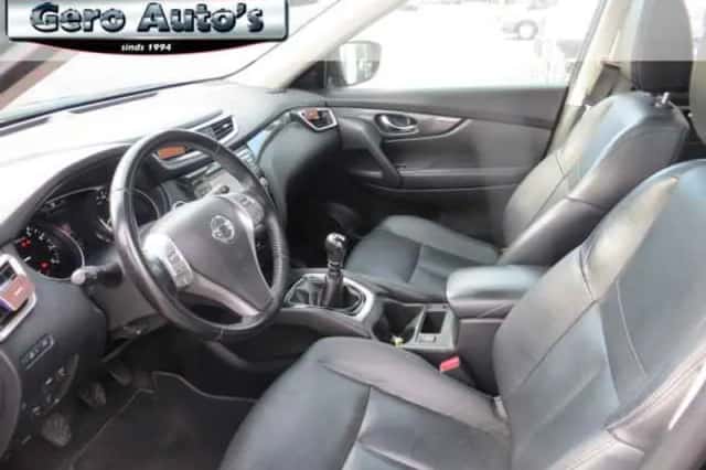 Nissan X-Trail (2015) thumbnail 4