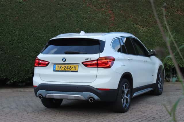 BMW X1 (2016) thumbnail 2
