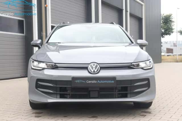 Volkswagen Golf (2024) thumbnail 1