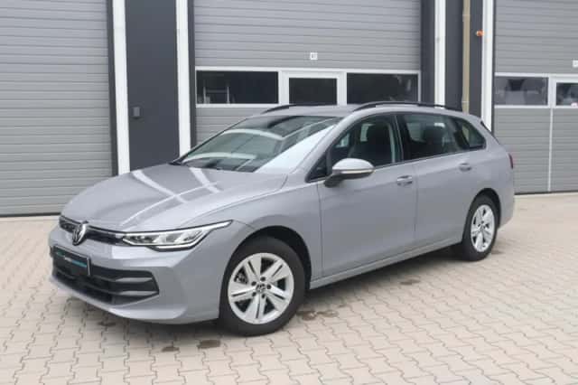 Volkswagen Golf (2024) thumbnail 3