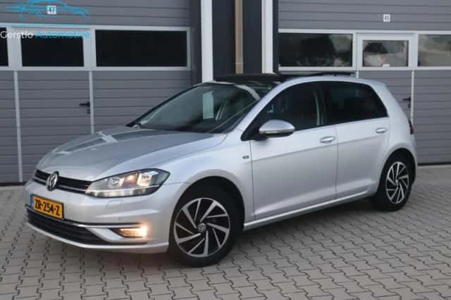 Volkswagen Golf (2018) thumbnail 1
