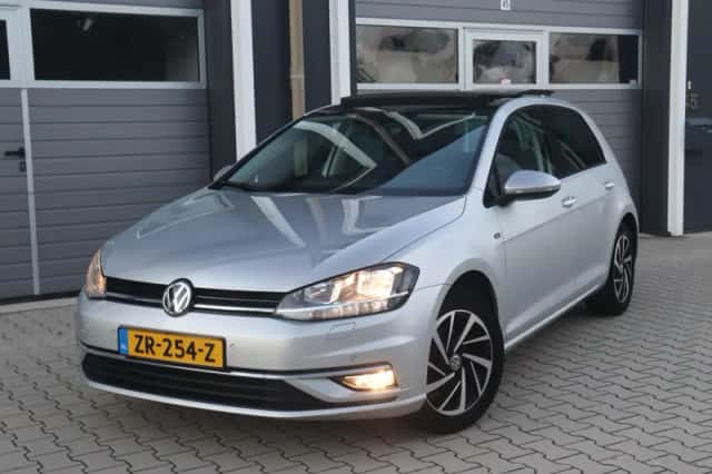 Volkswagen Golf (2018) thumbnail 2