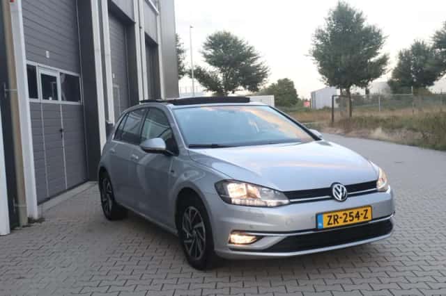 Volkswagen Golf (2018) thumbnail 6