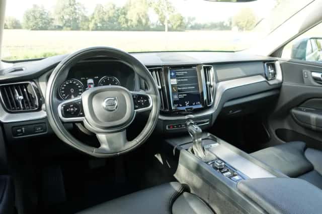 Volvo XC60 (2019) thumbnail 4