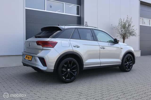 Volkswagen T-Roc (2024) thumbnail 3
