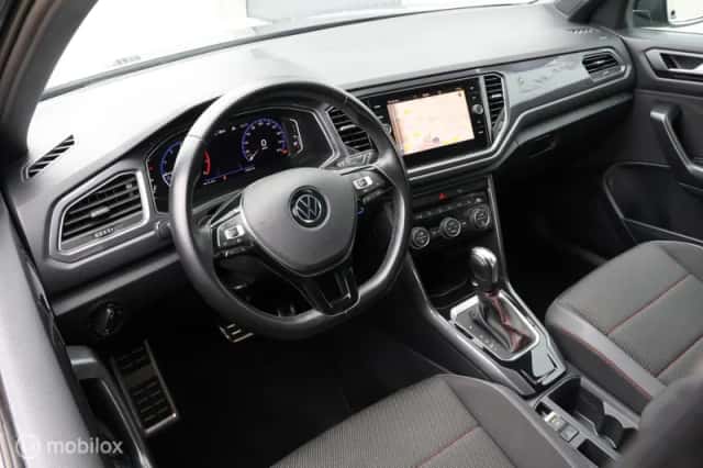 Volkswagen T-Roc (2021) thumbnail 2
