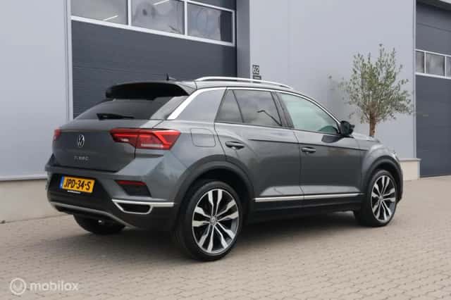 Volkswagen T-Roc (2021) thumbnail 3