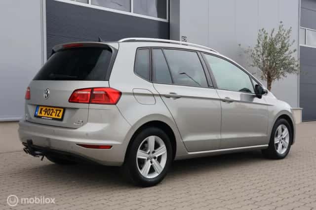 Volkswagen Golf Sportsvan (2016) thumbnail 3