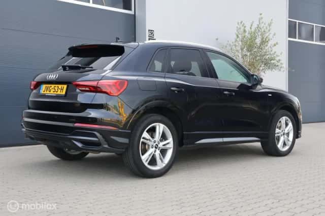 Audi Q3 (2022) thumbnail 3