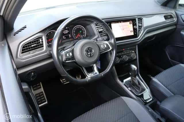Volkswagen T-Roc (2020) thumbnail 2