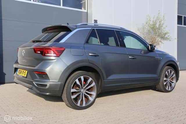 Volkswagen T-Roc (2019) thumbnail 2