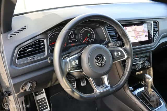 Volkswagen T-Roc (2019) thumbnail 3
