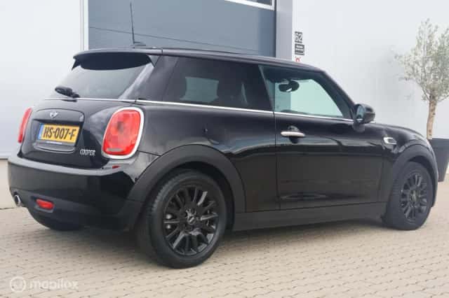 MINI Cooper (2015) thumbnail 2
