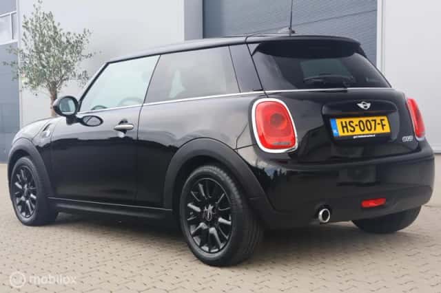 MINI Cooper (2015) thumbnail 4